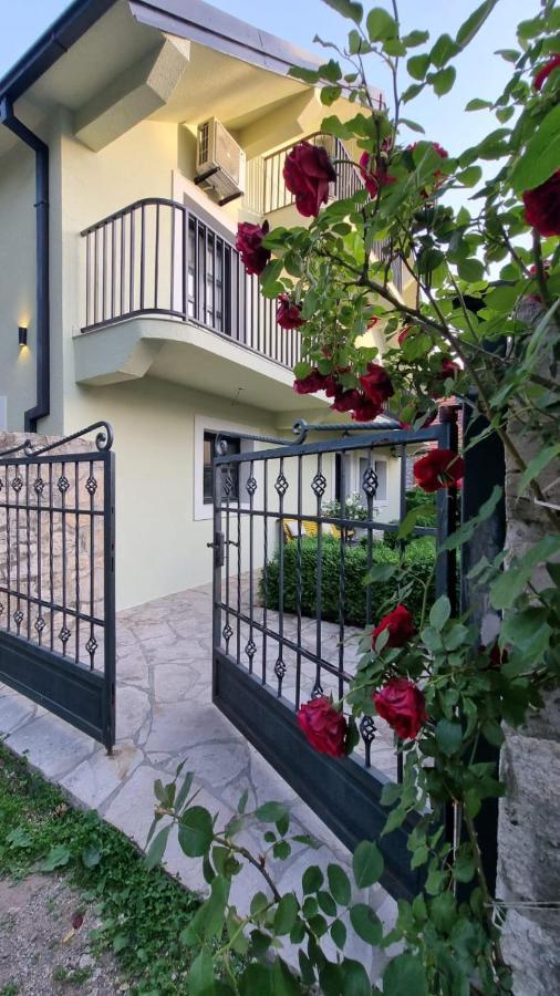 Apartman L&M Цетине Экстерьер фото